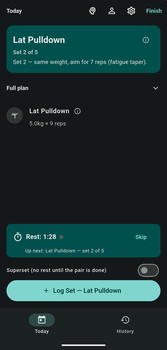 True North — Lat Pulldown, set 2 of 5, with the app's target and its reason: same weight, aim for 7 reps, fatigue taper